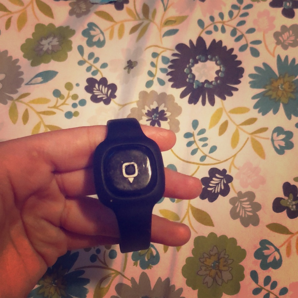 A Fitbit that pairs with ur phone with an app